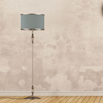 Luminaire sur pied dans un intérieur épuré